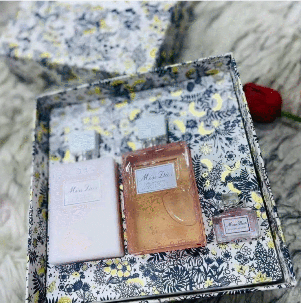 ⁦BerryBerry Msia - MISS DIOR 3 IN 1 SET BLOOMING BOUQUET MONTAIGNE⁩ - الصورة ⁦3⁩