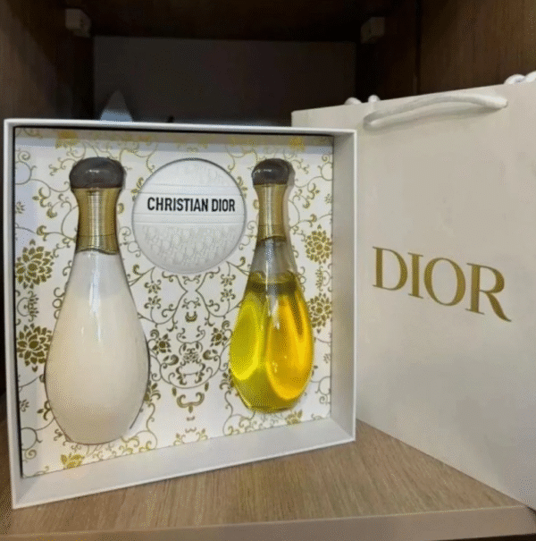 ⁦Dior's distinctive J'adore collection | مجموعة جادور ديور المميزة⁩ - الصورة ⁦3⁩